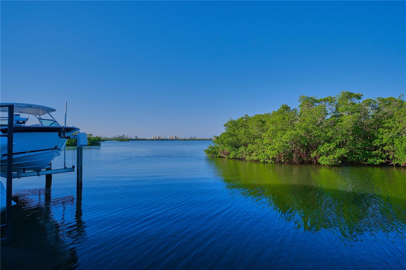 TROPICAL SHORES - Residential