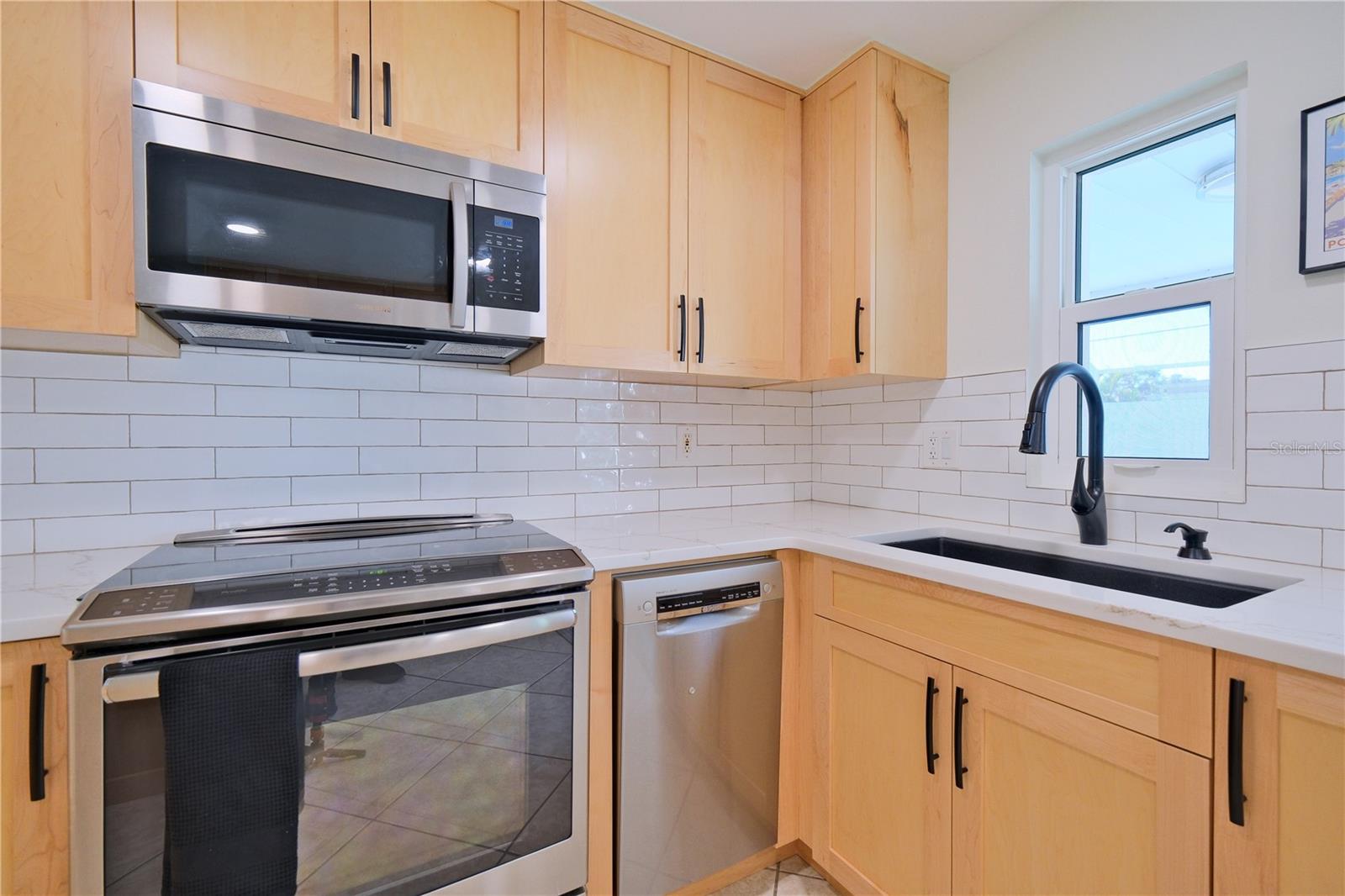 TROPICAL SHORES - Residential