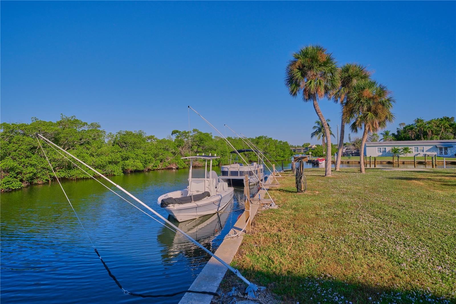 TROPICAL SHORES - Residential