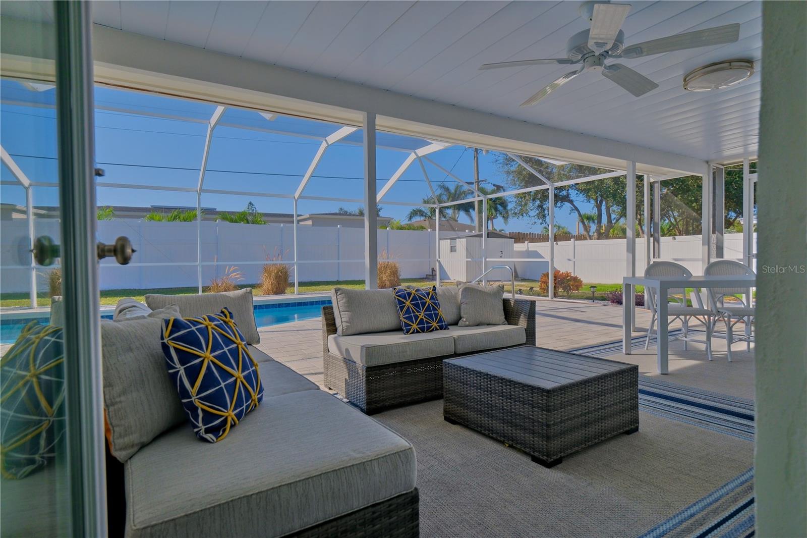 TROPICAL SHORES - Residential