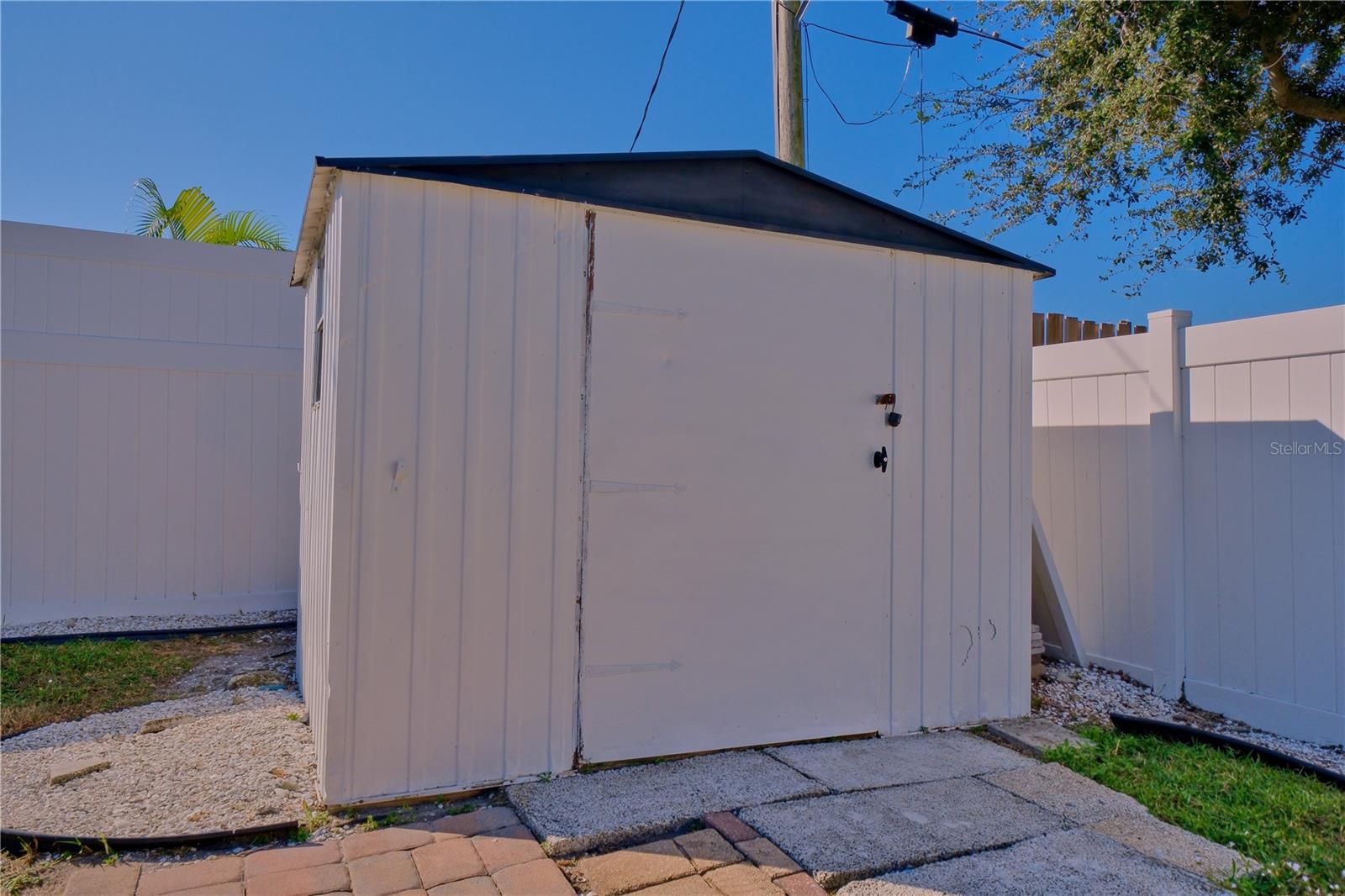 TROPICAL SHORES - Residential