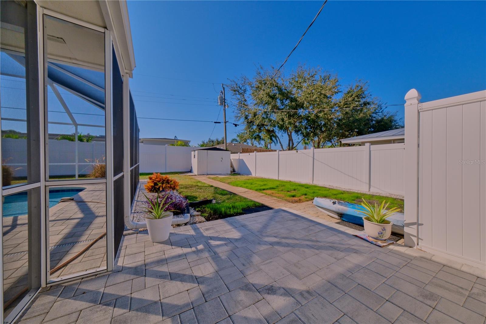 TROPICAL SHORES - Residential