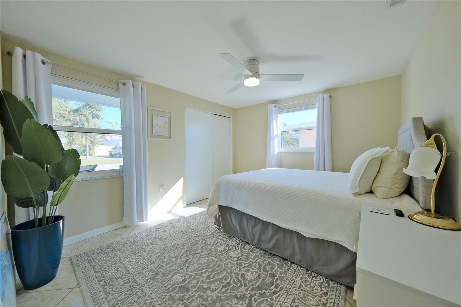 TROPICAL SHORES - Residential