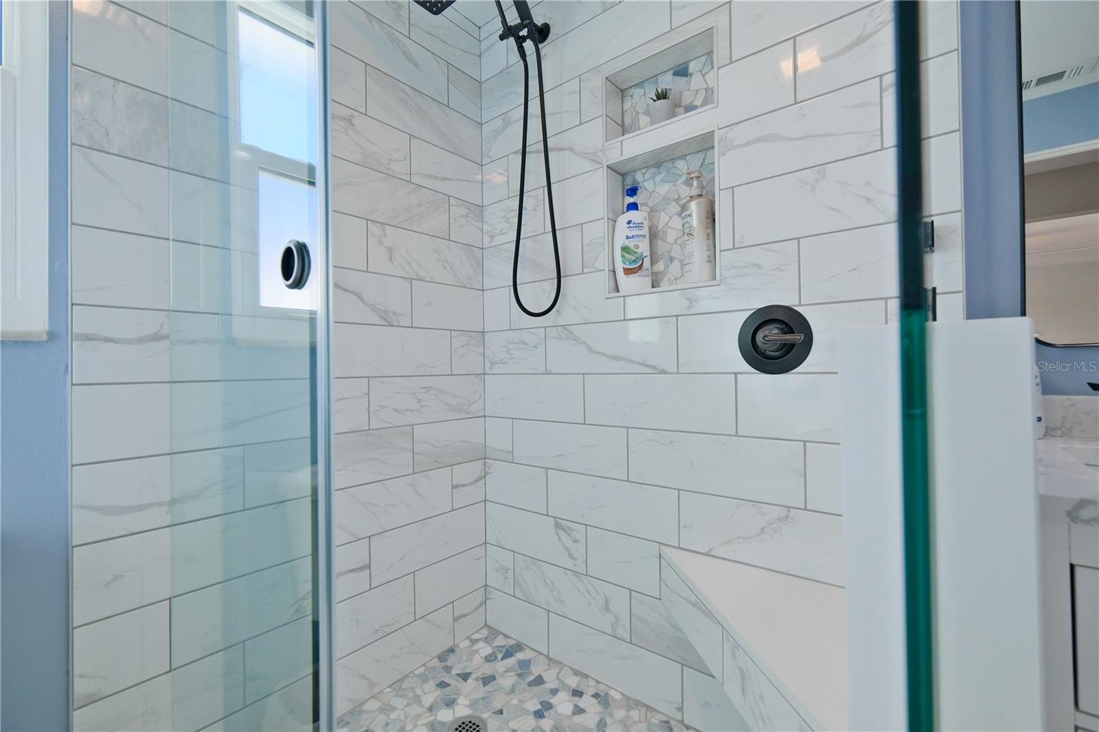 TROPICAL SHORES - Residential