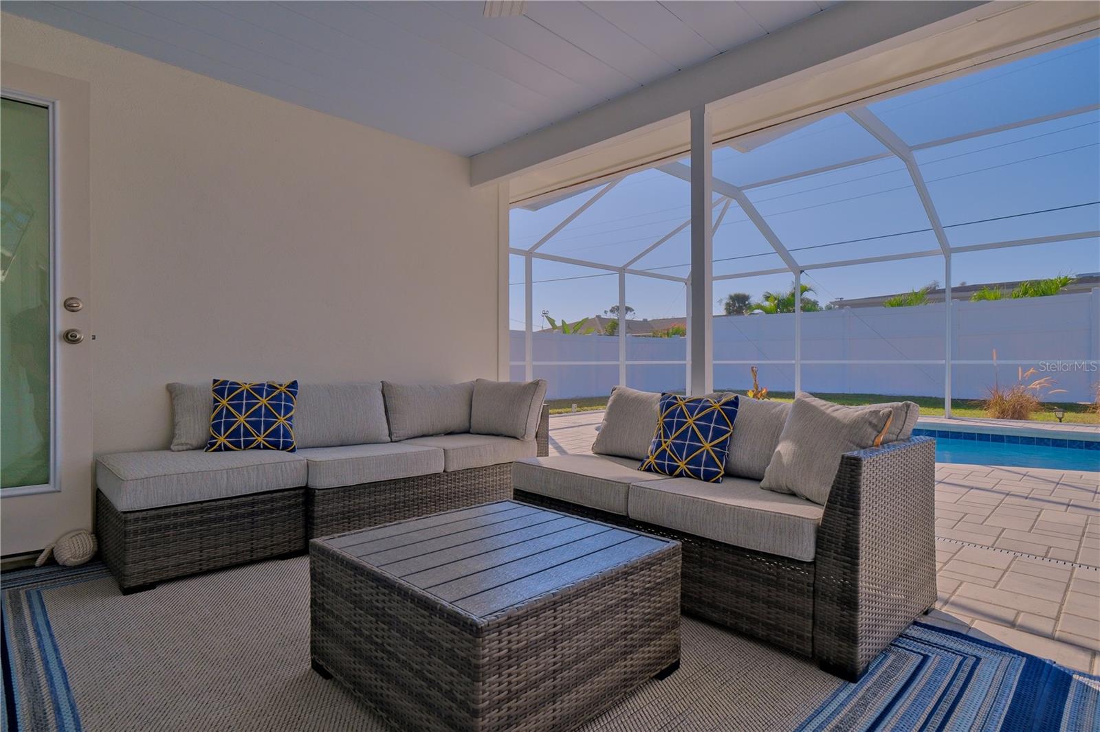 TROPICAL SHORES - Residential