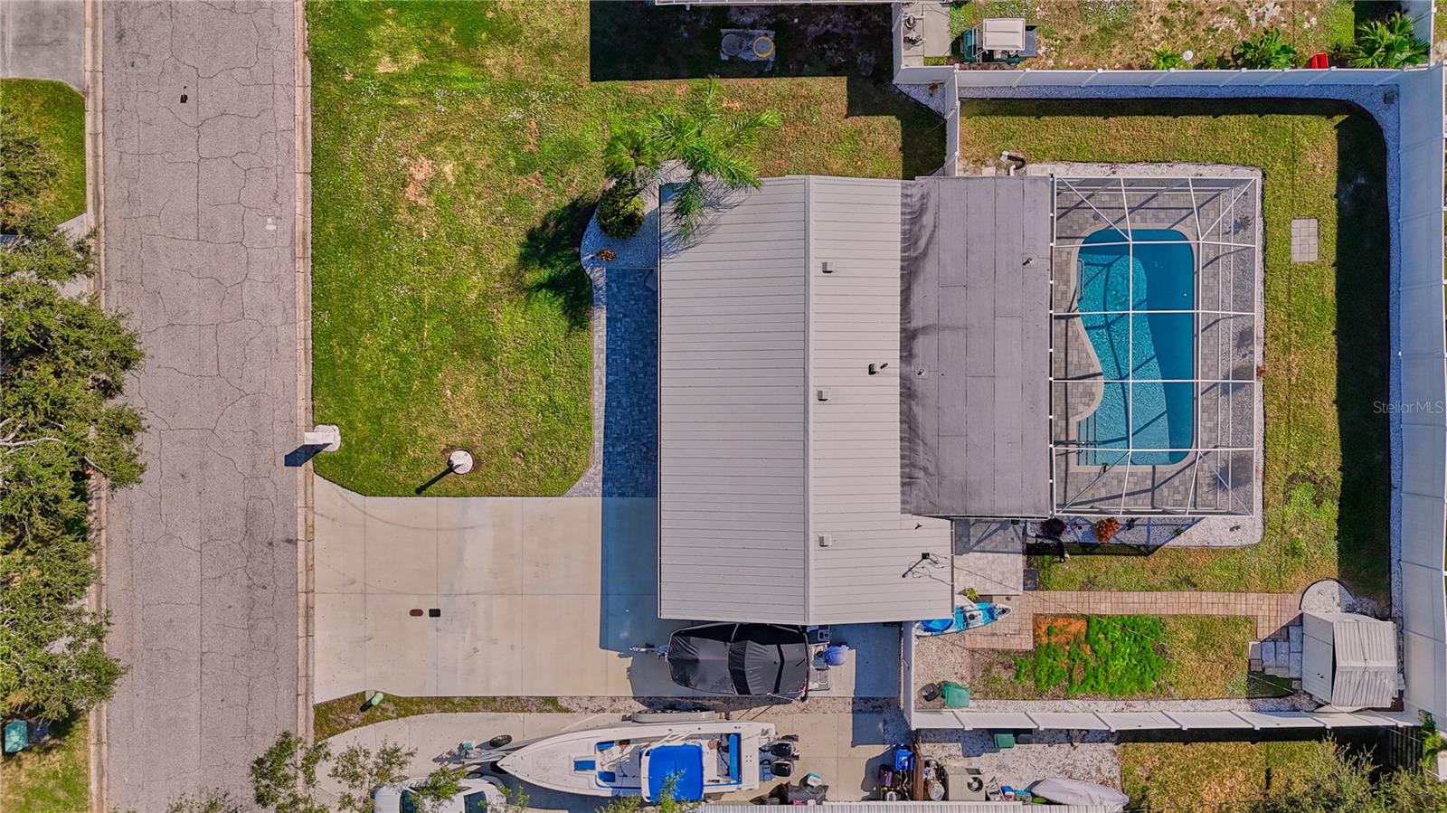 TROPICAL SHORES - Residential