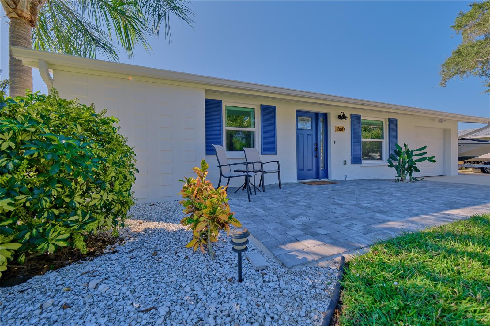 TROPICAL SHORES - Residential