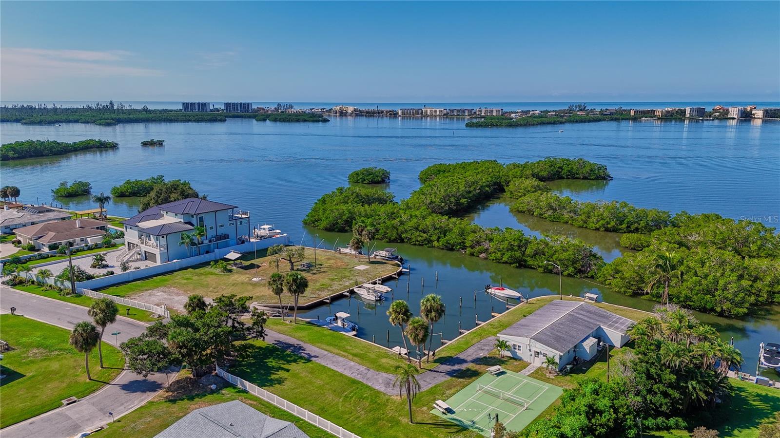 TROPICAL SHORES - Residential