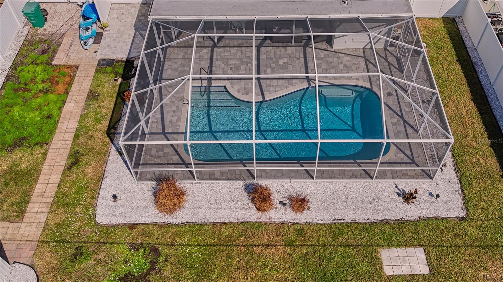 TROPICAL SHORES - Residential