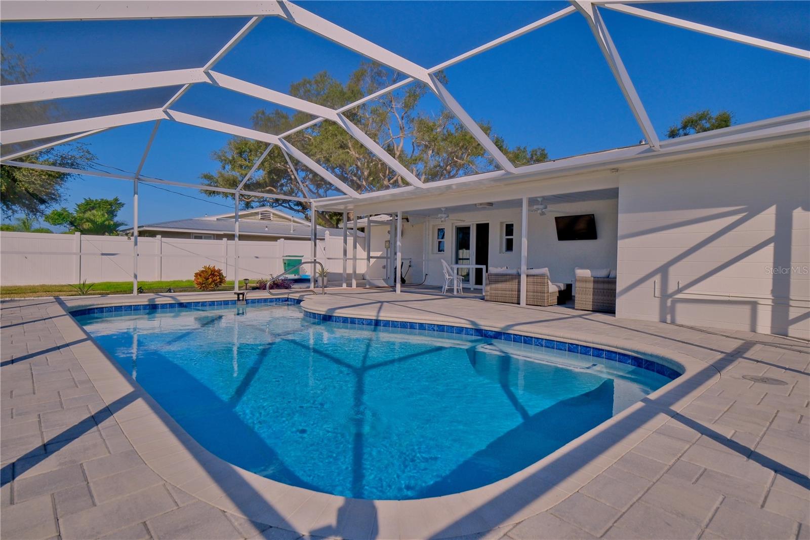 TROPICAL SHORES - Residential