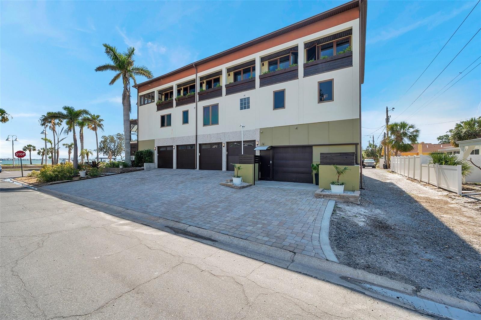 5659-5657 SHORE BOULEVARD S