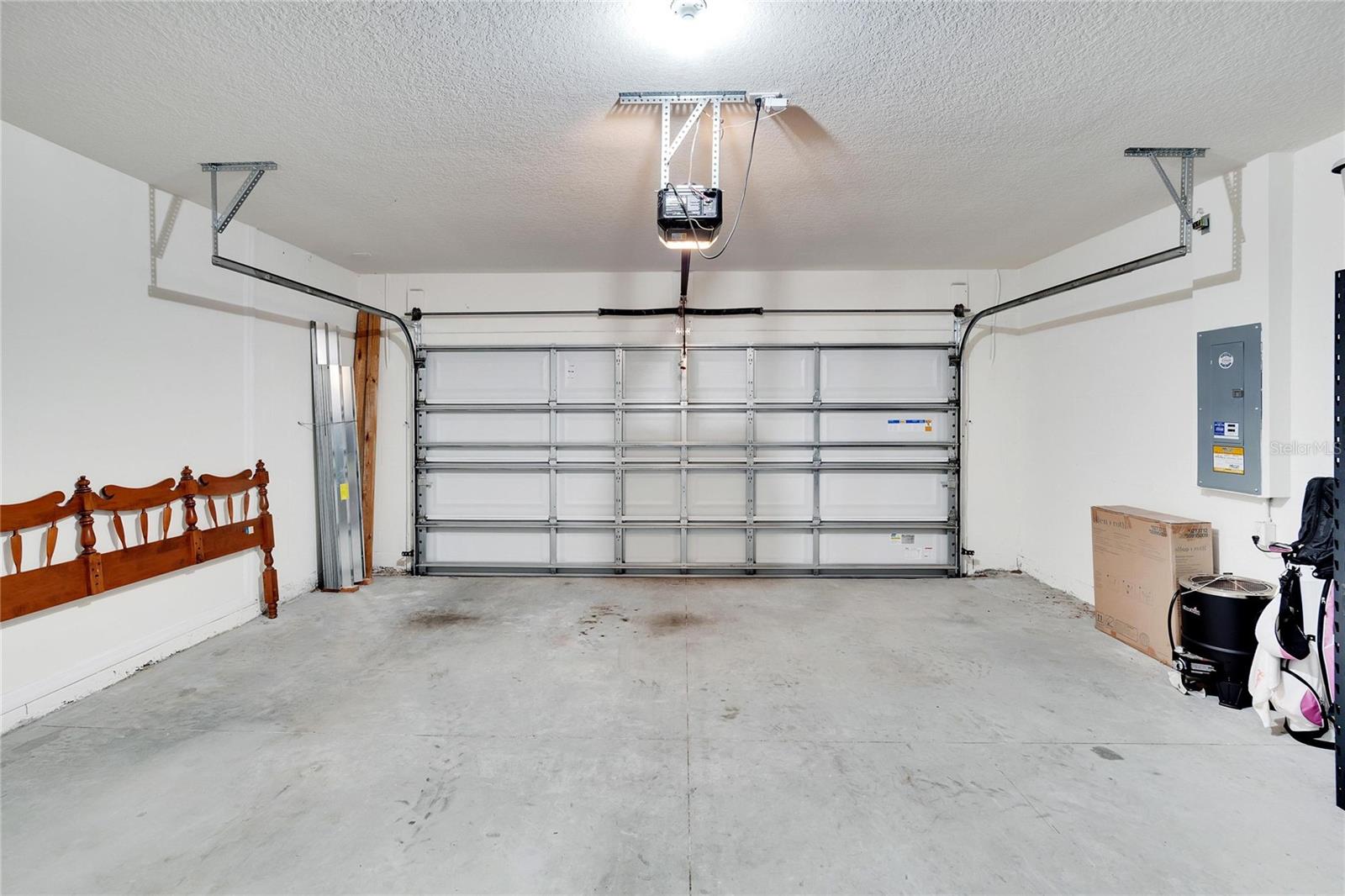 VILLAGES OF GLEN CREEK MC-1 - Residential