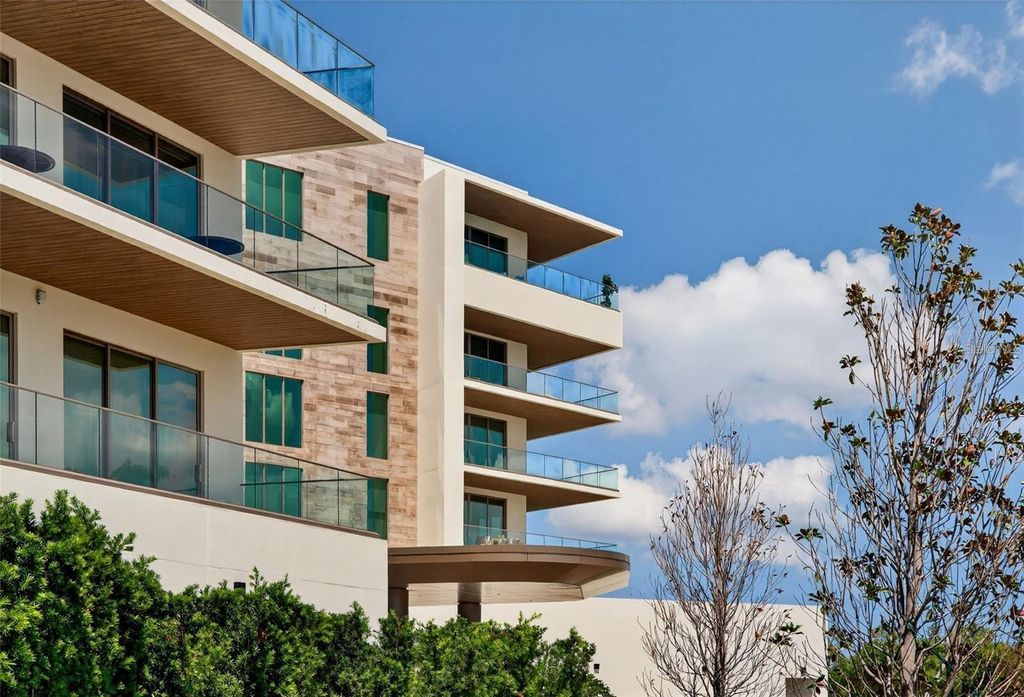 Photo of 1591 Gulf Of Mexico Drive #410, Longboat Key, FL 34228 (MLS # A4676510)