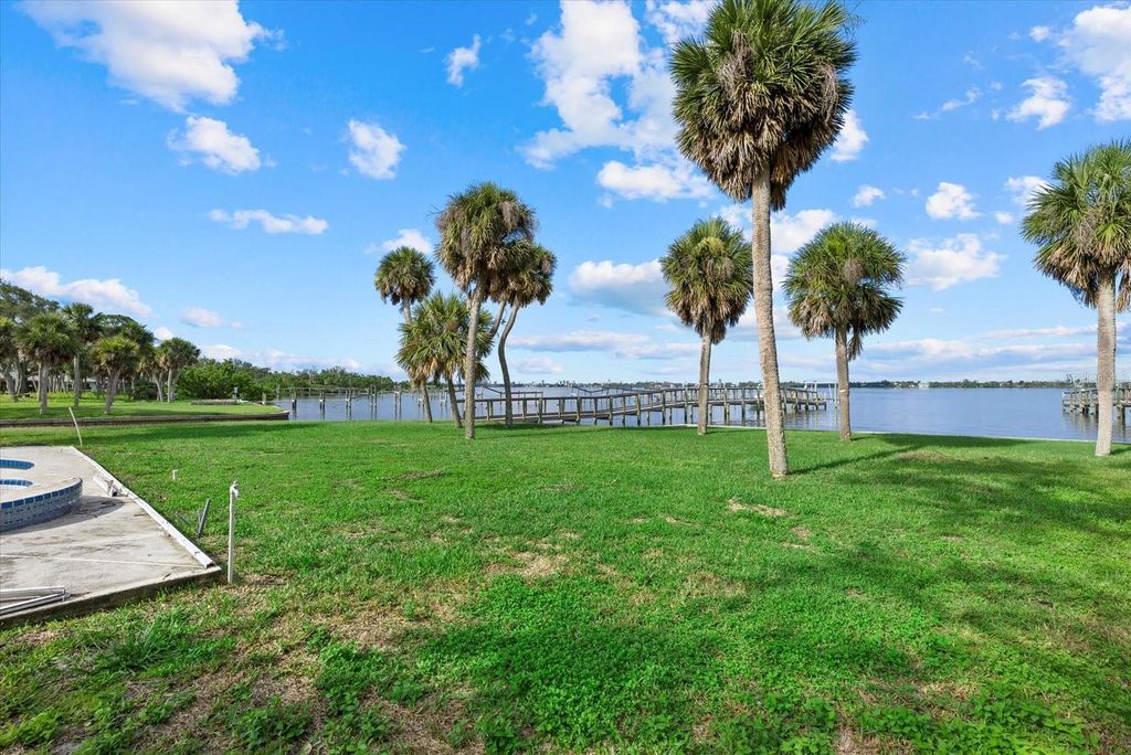 Photo of 108 Winson Avenue, Englewood, FL 34223 (MLS # N6139616)