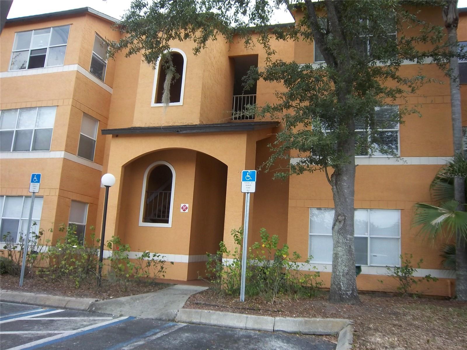 Large 1 bedroom 1 bath boasting over 700 sq ft, located minutes from the Airport! The unit is conveniently located on the ground floor and includes washer/dryer hookups, ALL appliances, upgraded energy-efficient central air conditioning, and valet trash! Water is included.
Venetian Place offers waterfront views, resort-style swimming, beach volleyball, tennis courts, health club, racquetball courts, media area with big screen TV, and Barbecue and picnic areas. This gated community is located minutes away from shopping, restaurants, and the airport! Centrally located close to major roadways, shopping, restaurants, and more!
No Pets Allowed
HOA Approval Required Prior to Move-In
$120.00 Application Fee each applicant
**Tenant Liability Insurance **Required**