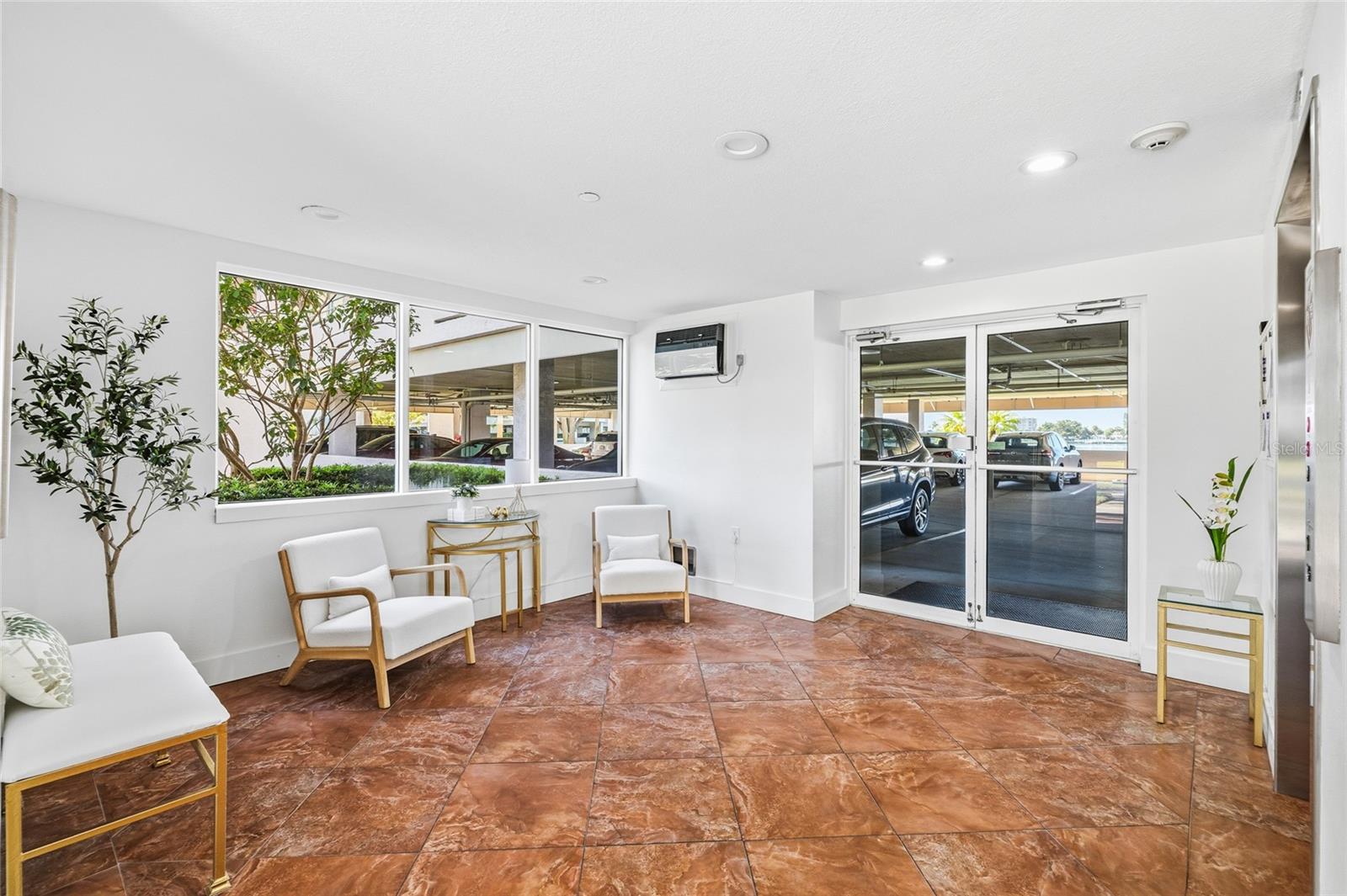 CORAL POINTE - Residential