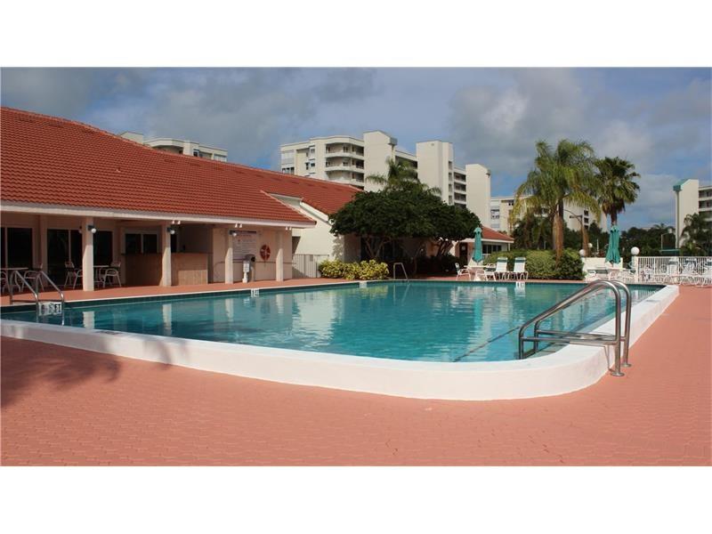 CORAL POINTE - Residential