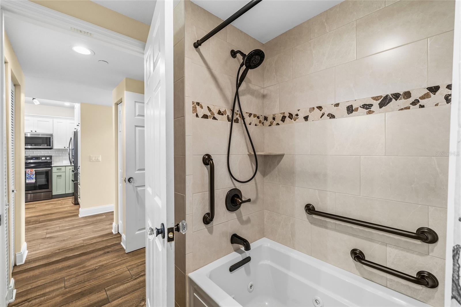 CORAL POINTE - Residential