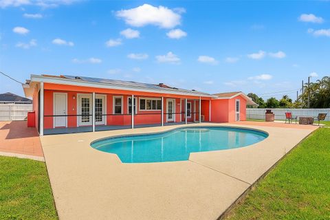 Photo of 402 SW Seaflower Terrace, Port Saint Lucie, FL 34984 (MLS # OK225391)