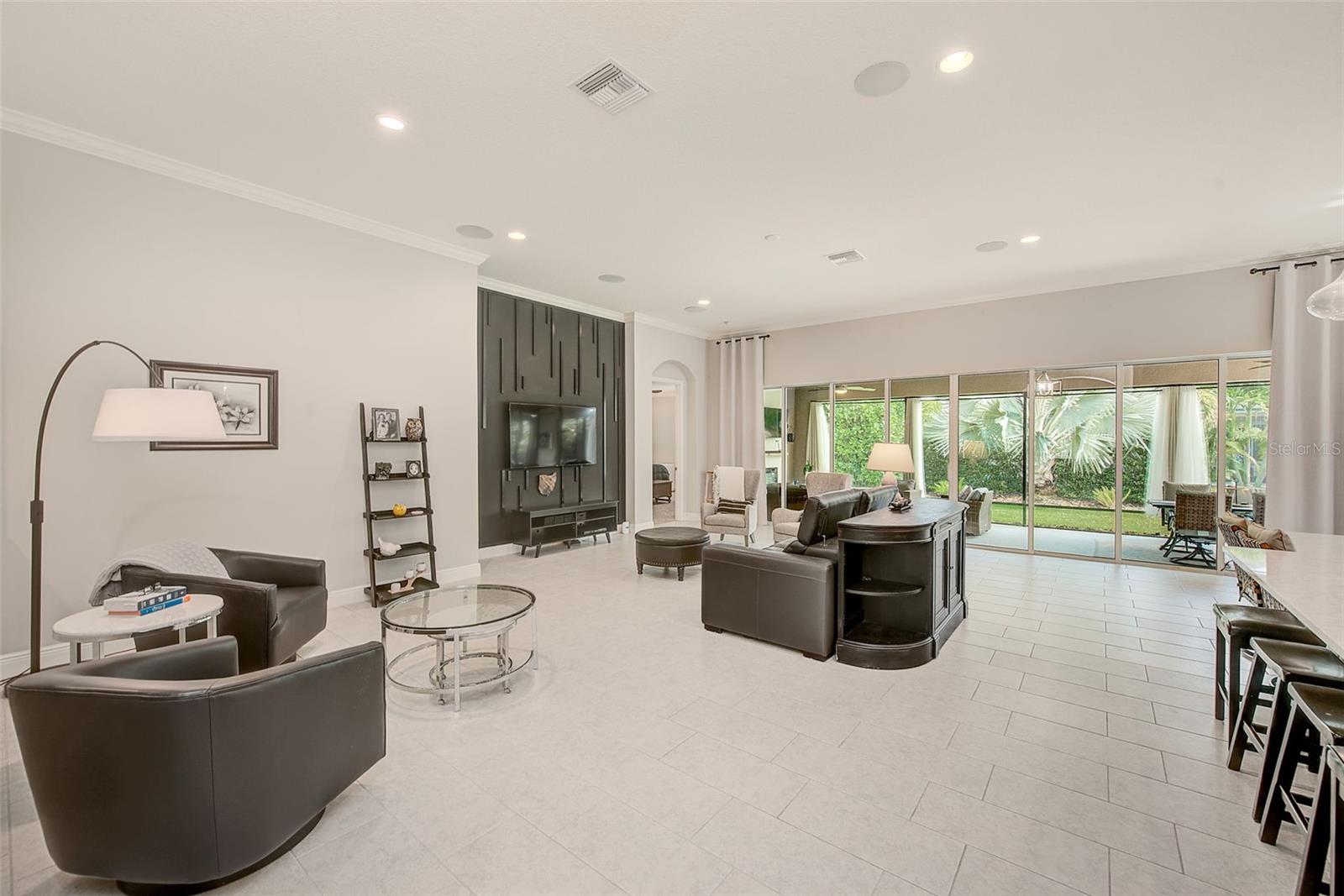 6916 NEOPOLITAN COURT