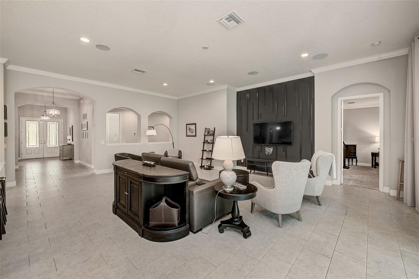 6916 NEOPOLITAN COURT