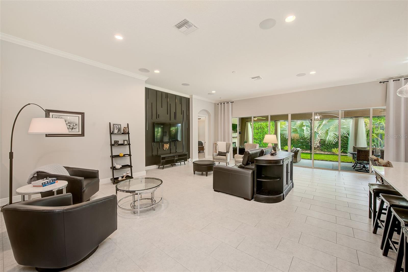 6916 NEOPOLITAN COURT