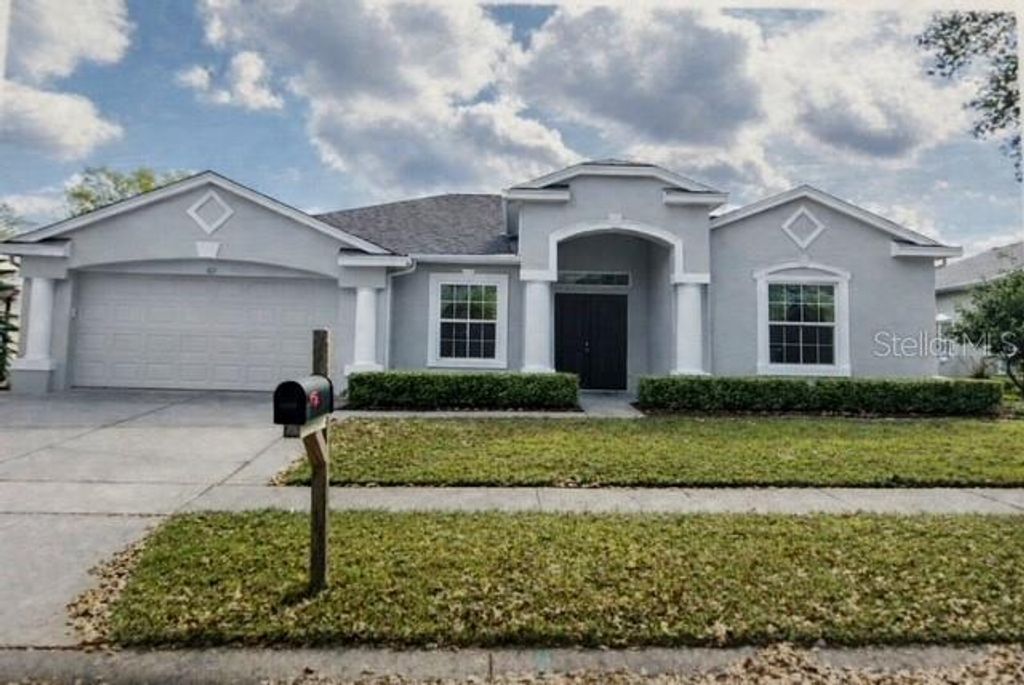 Photo of 319 Country Vineyard Drive, Valrico, FL 33594 (MLS # TB8458637)