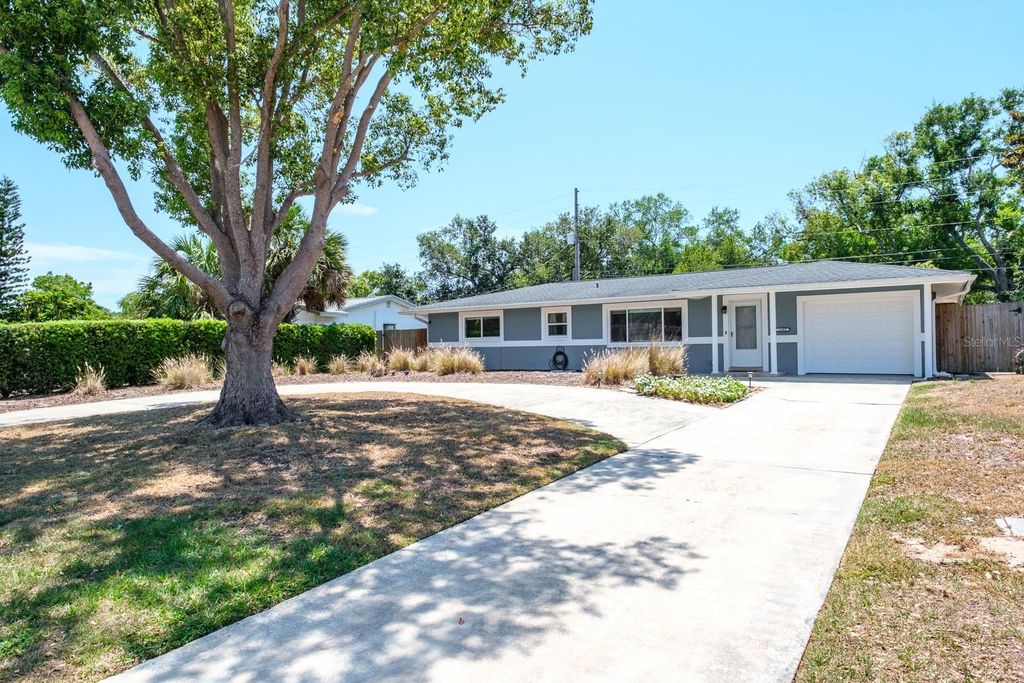 Photo of 11662 75th Avenue, Seminole, FL 33772 (MLS # TB8503741)