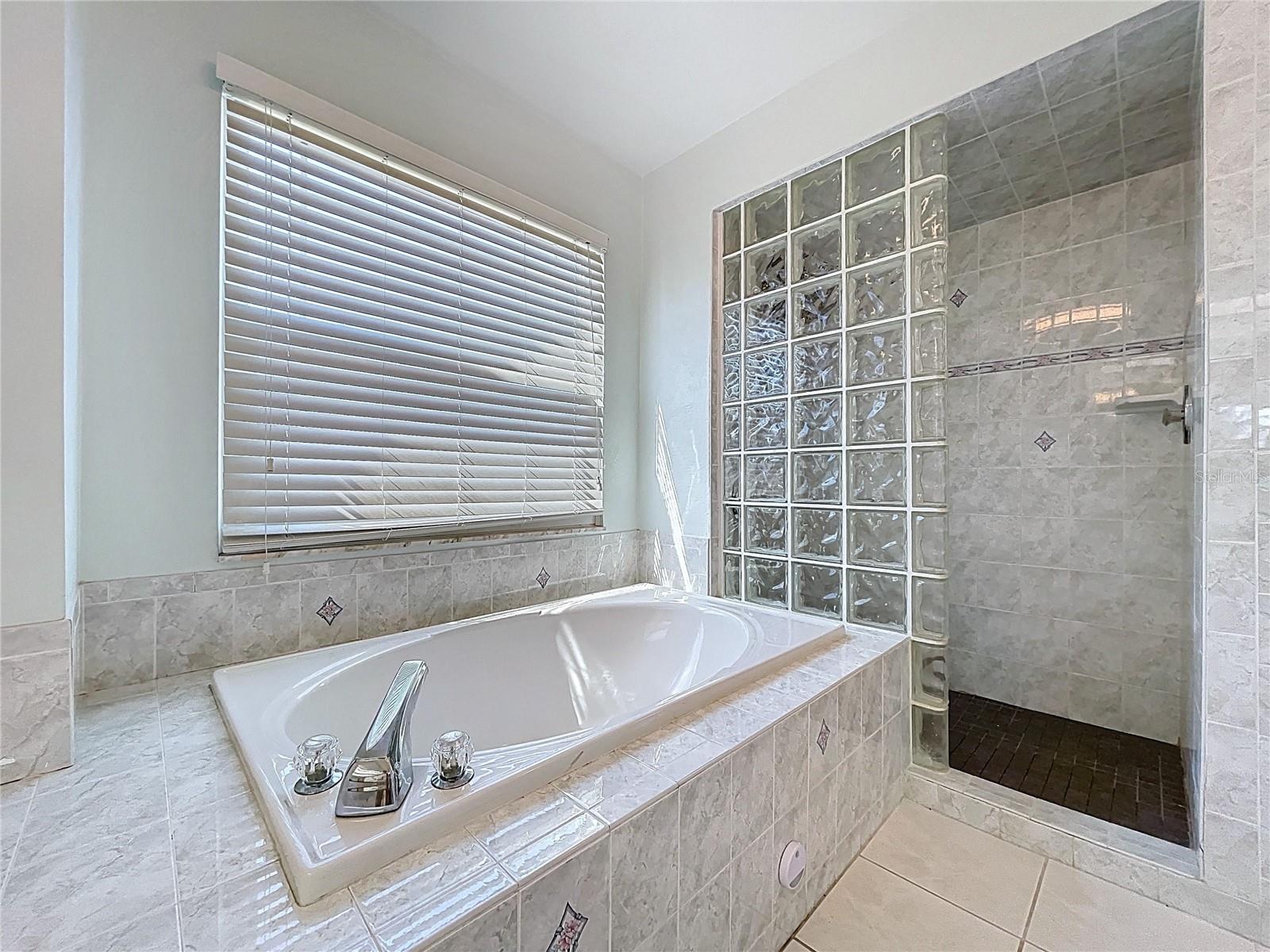 GOLDEN ACRES - Residential