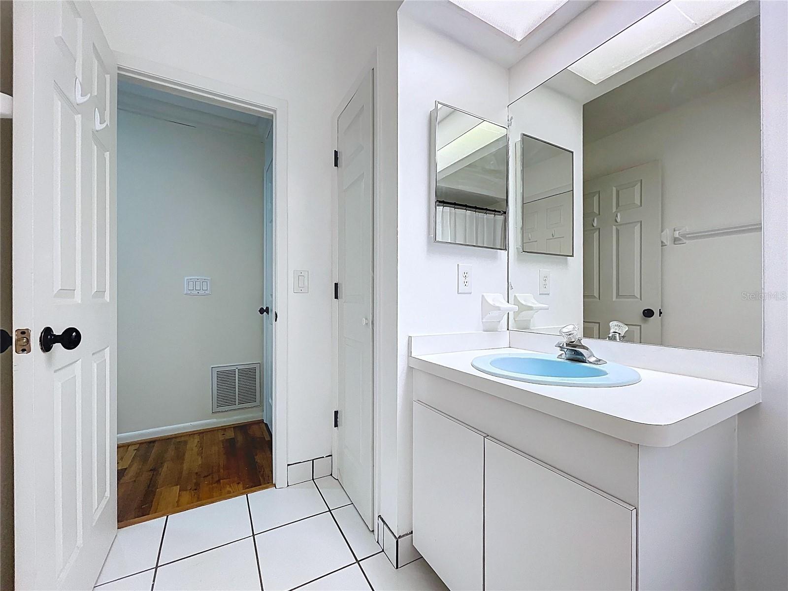 GOLDEN ACRES - Residential