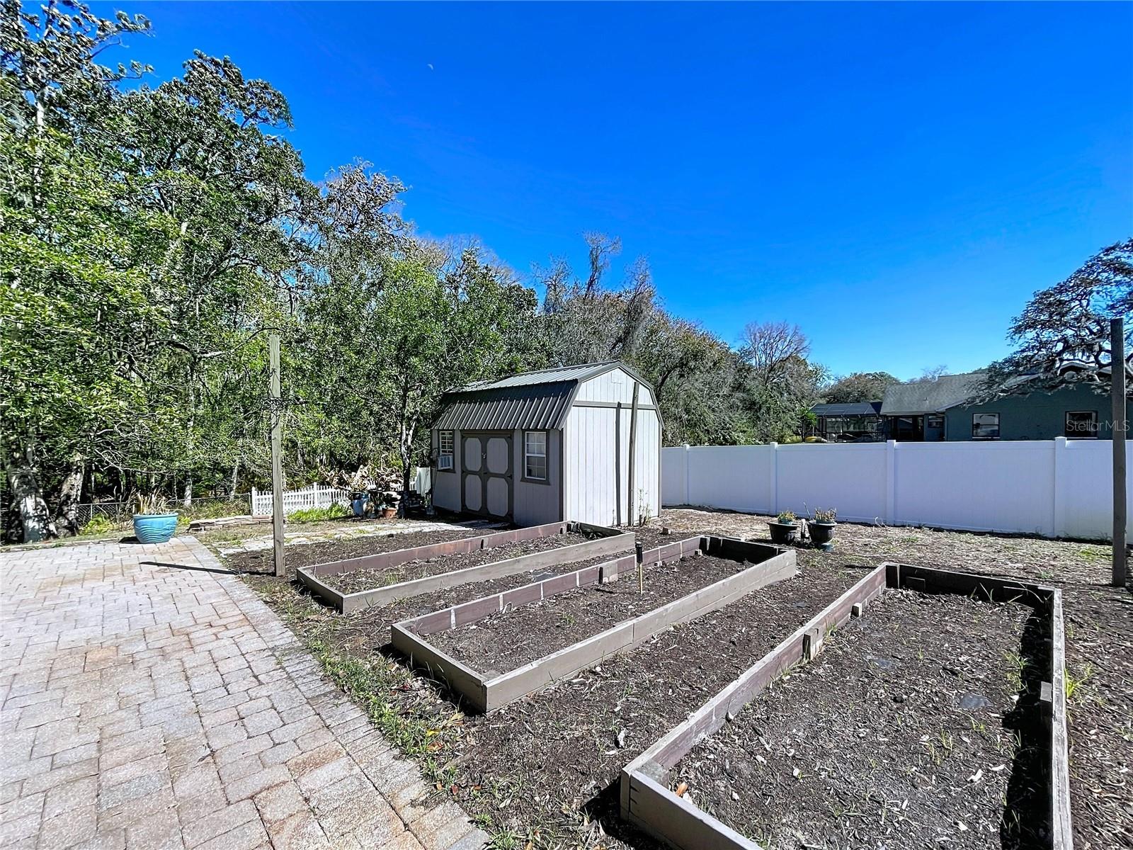 GOLDEN ACRES - Residential