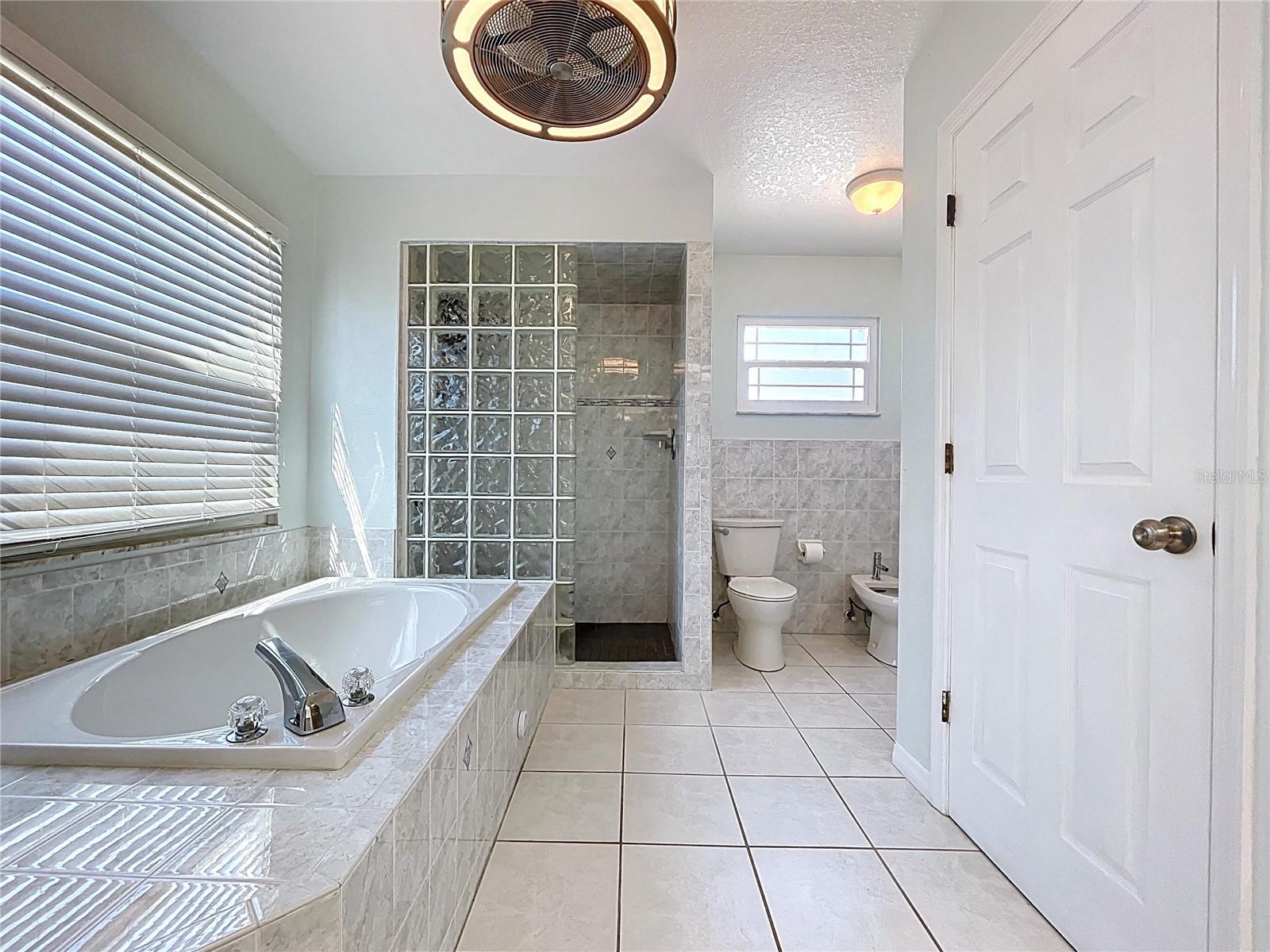 GOLDEN ACRES - Residential