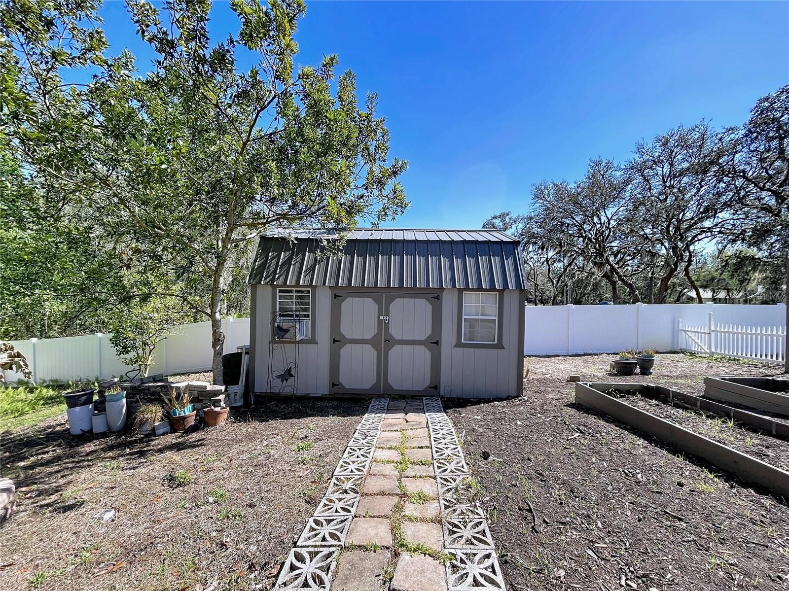 GOLDEN ACRES - Residential