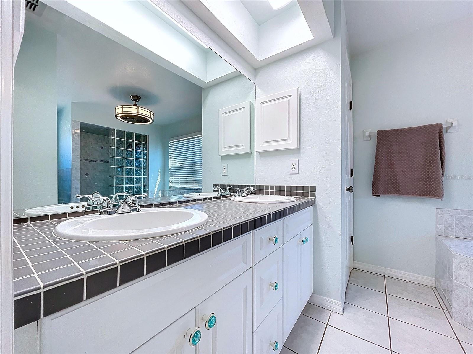 GOLDEN ACRES - Residential