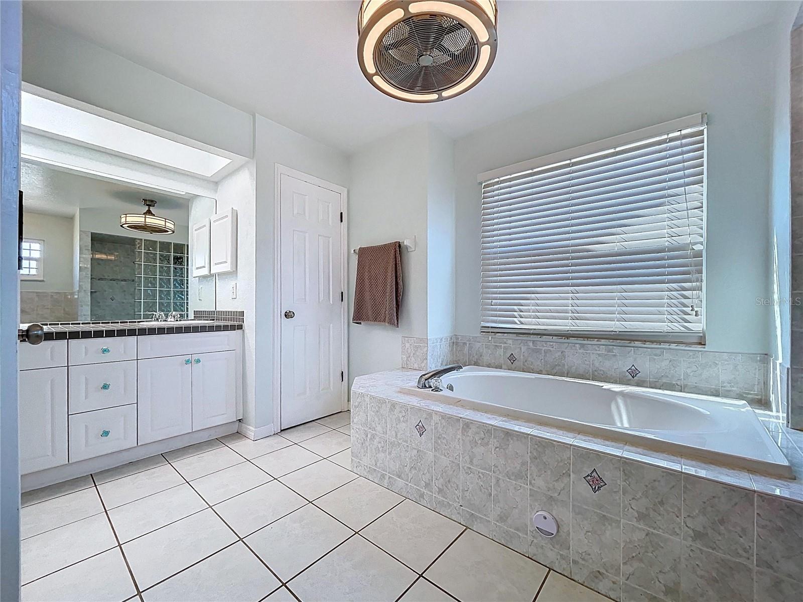 GOLDEN ACRES - Residential