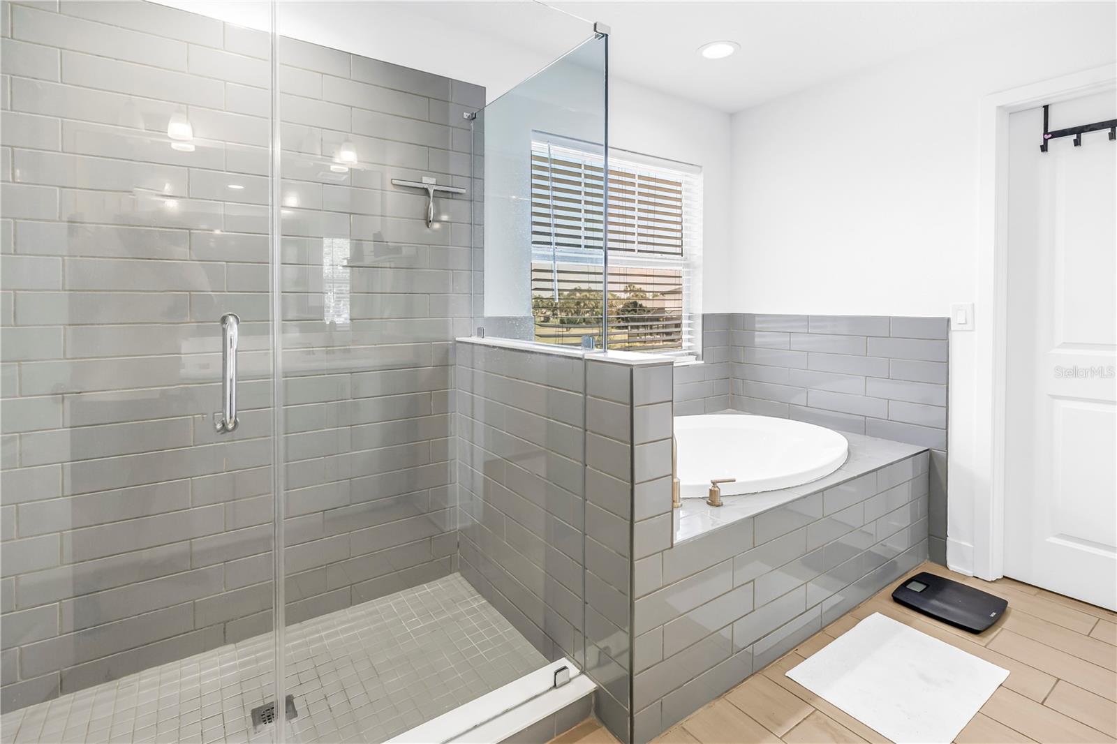 LAKEWOOD ESTATES GOLF COURSE SEC TR XII PT REP - Residential