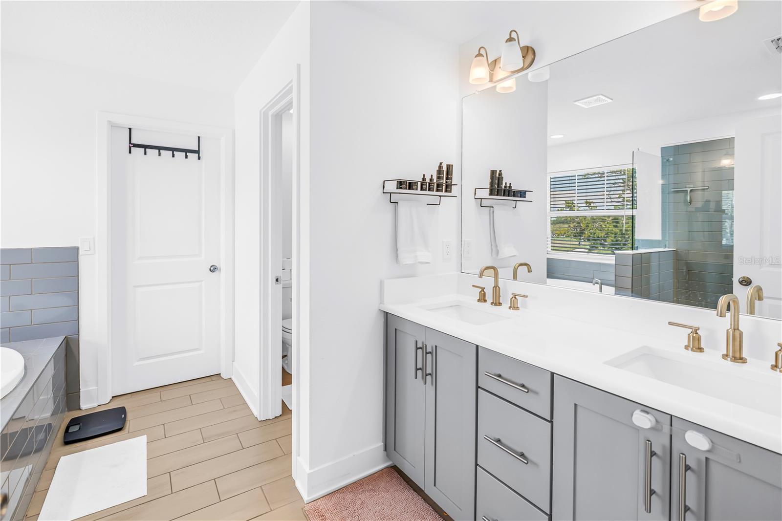 LAKEWOOD ESTATES GOLF COURSE SEC TR XII PT REP - Residential