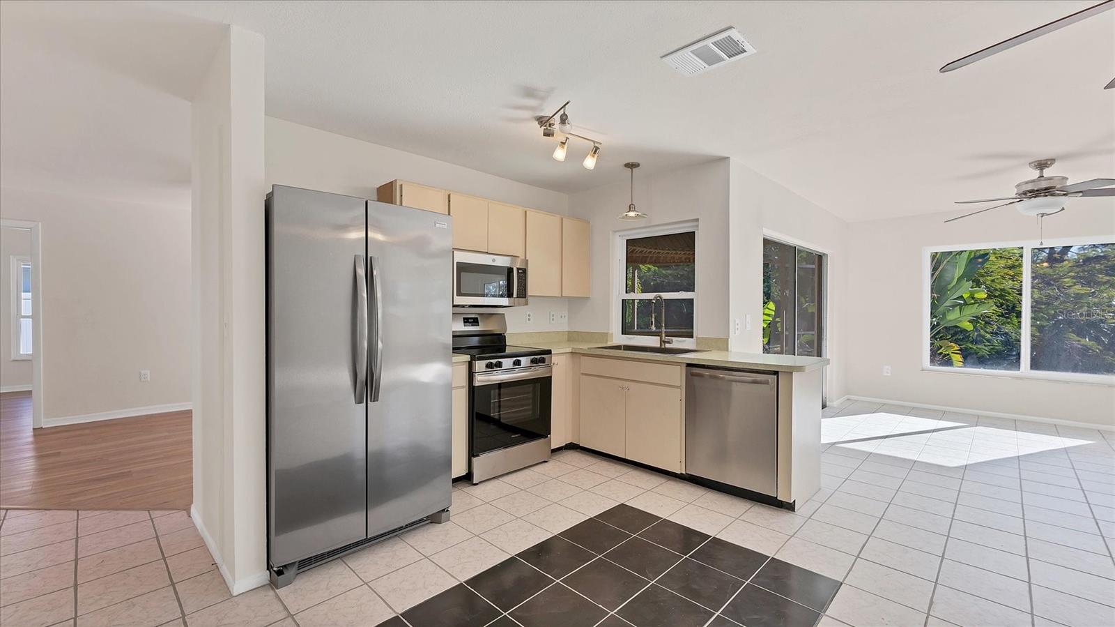 VILLAGE GREEN OF BRADENTON - Residential