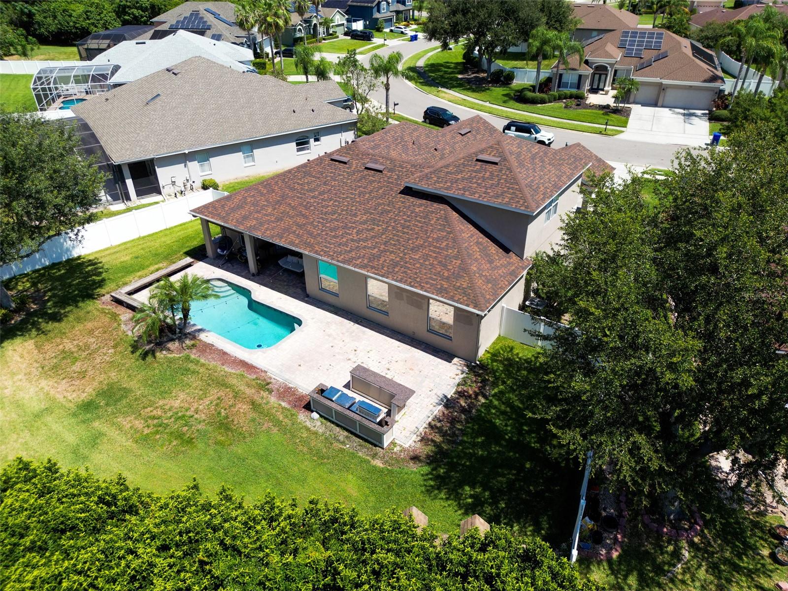 BROOKSTONE 43/47 - Residential