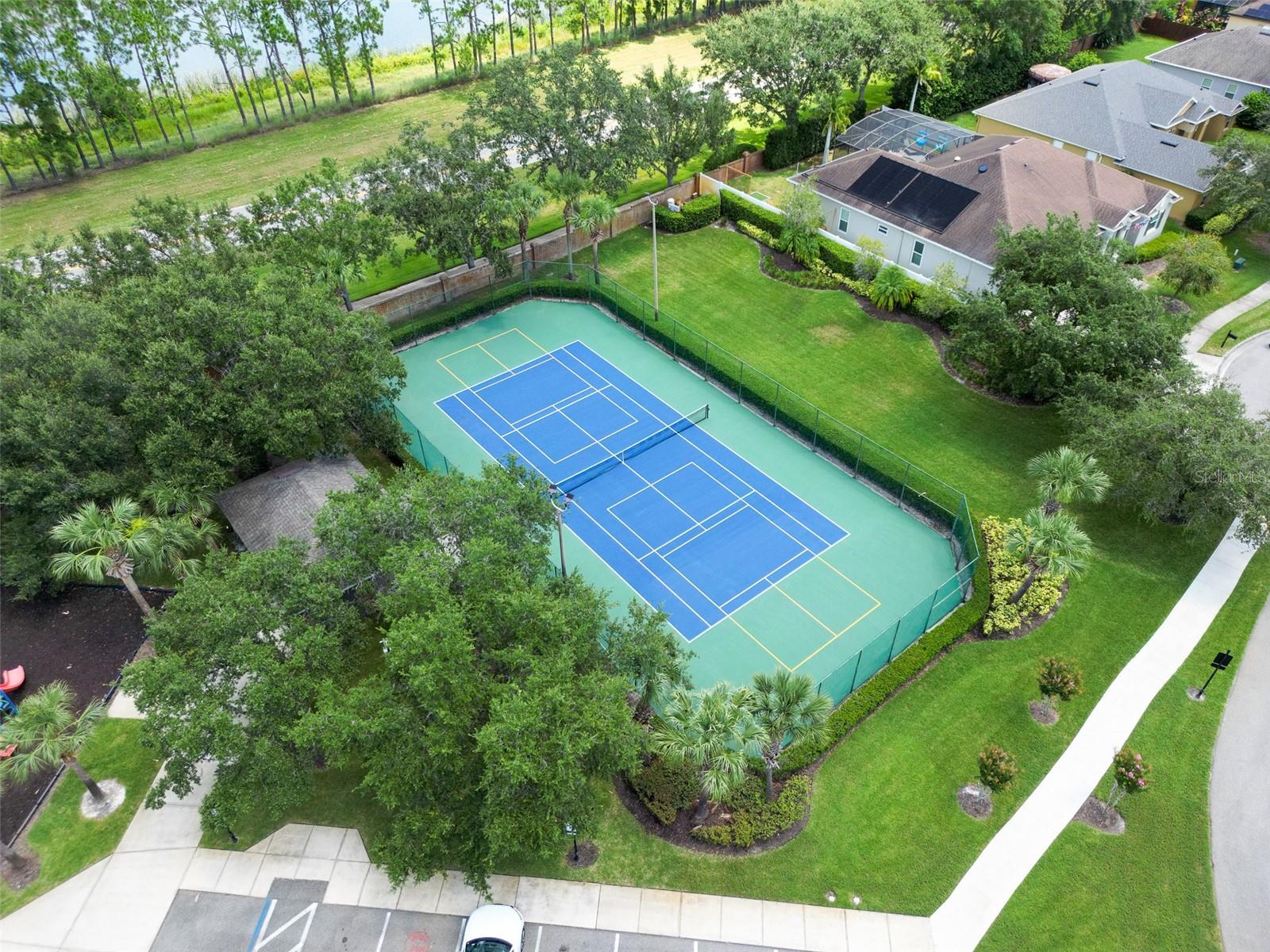 BROOKSTONE 43/47 - Residential