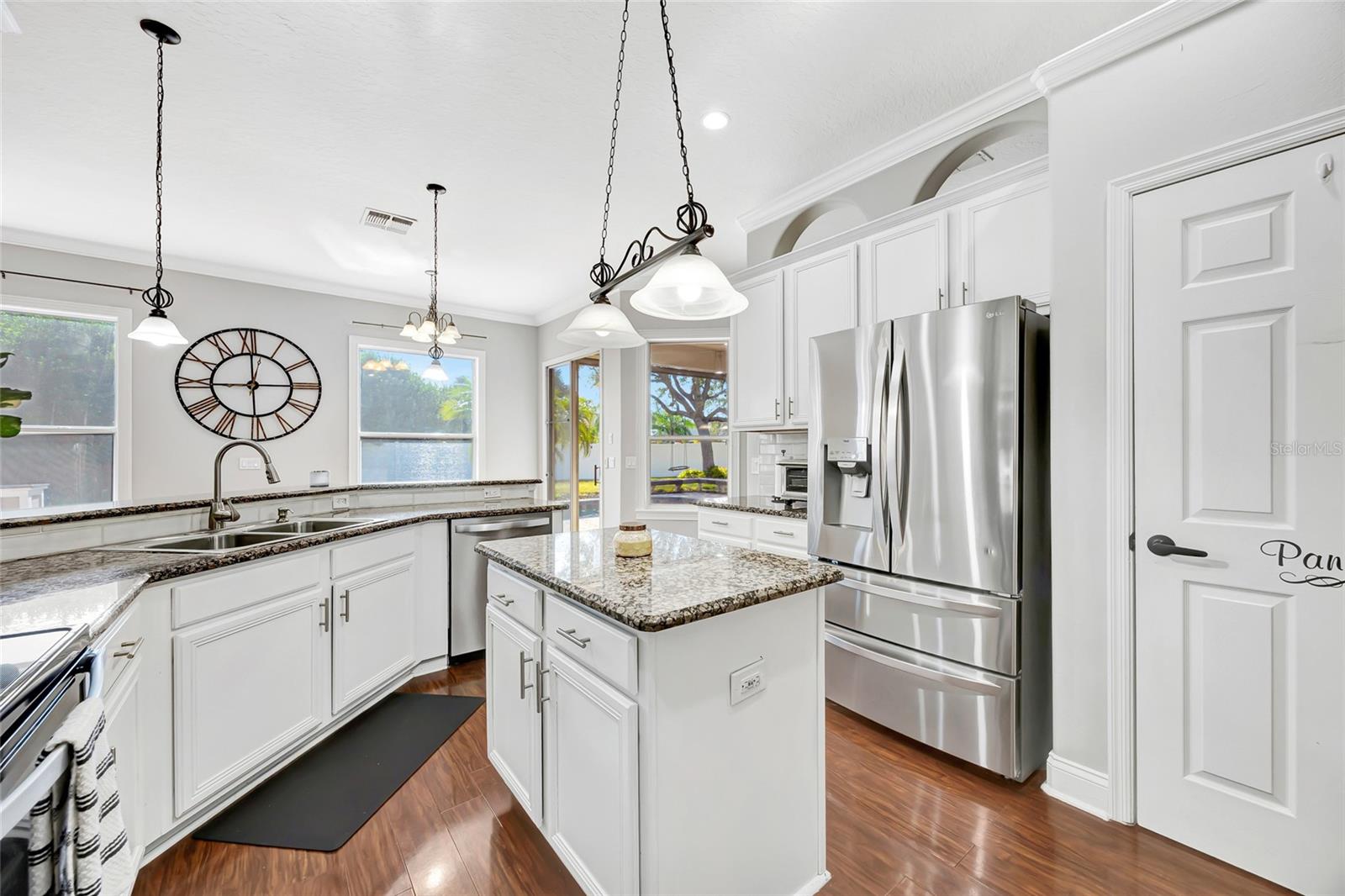 BROOKSTONE 43/47 - Residential