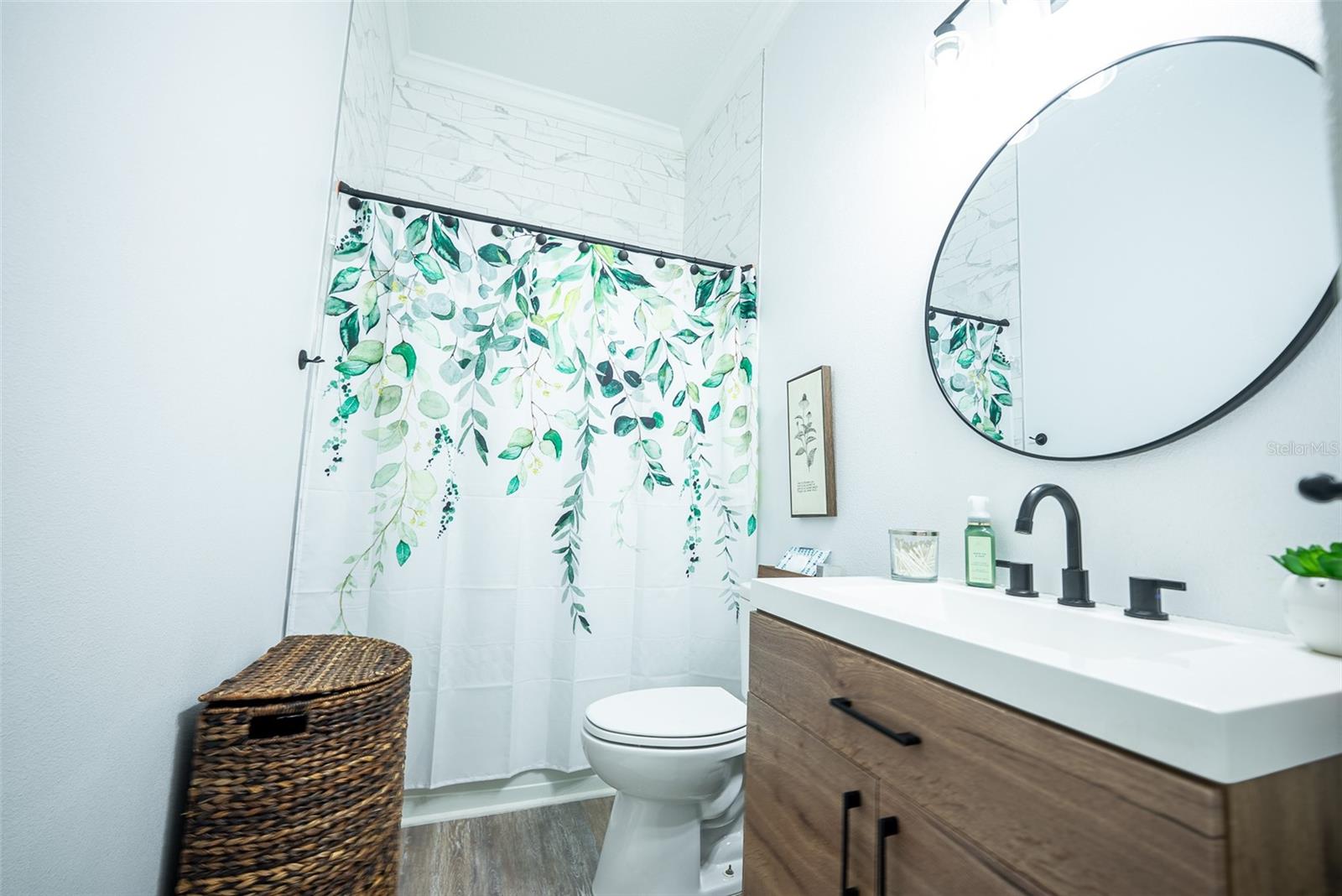 BROOKSTONE 43/47 - Residential