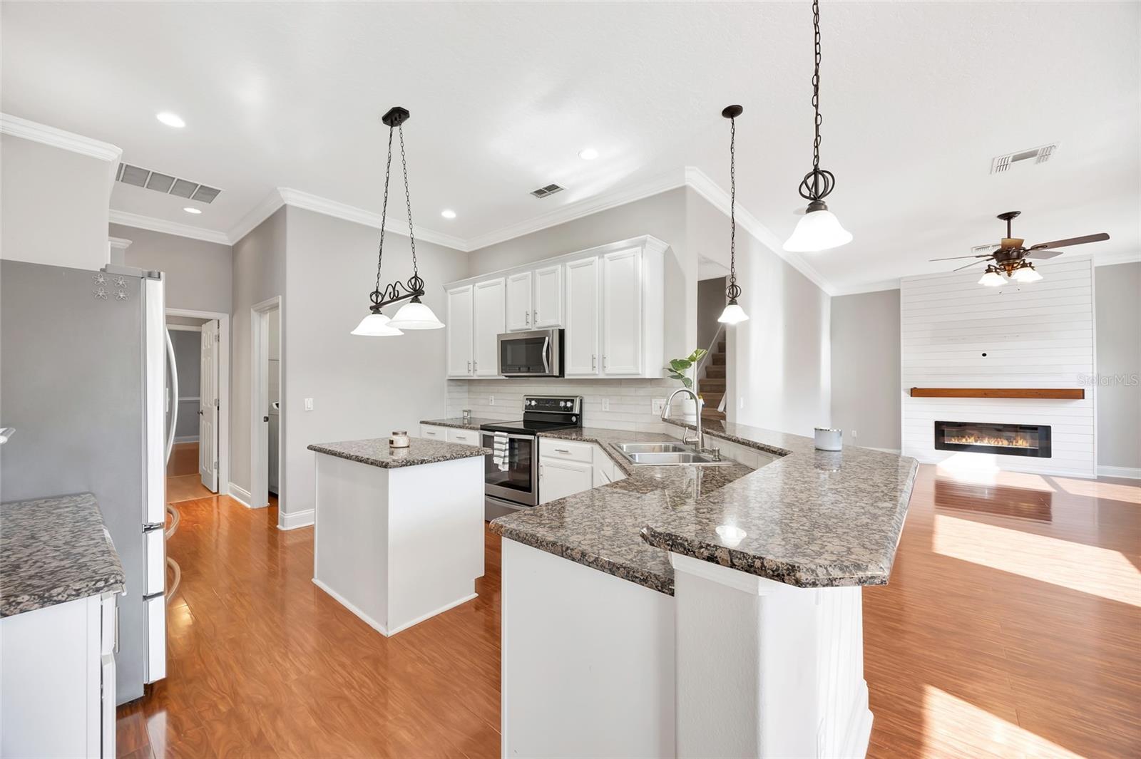 BROOKSTONE 43/47 - Residential