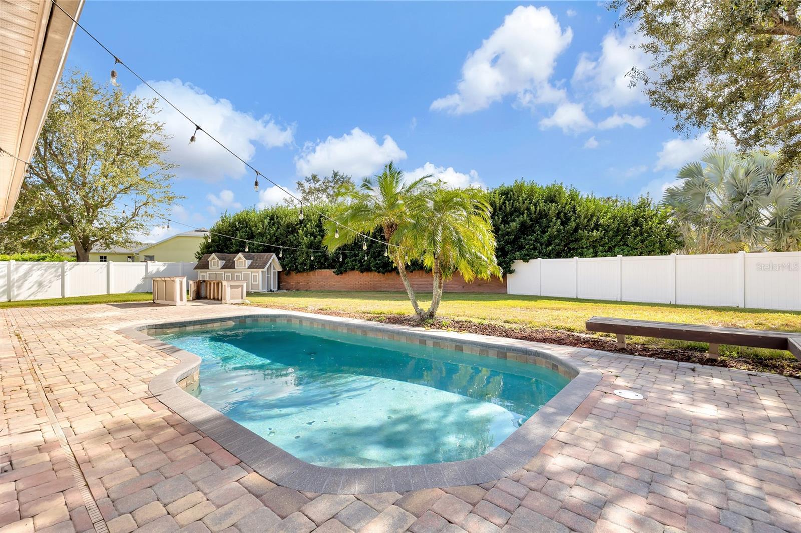 BROOKSTONE 43/47 - Residential