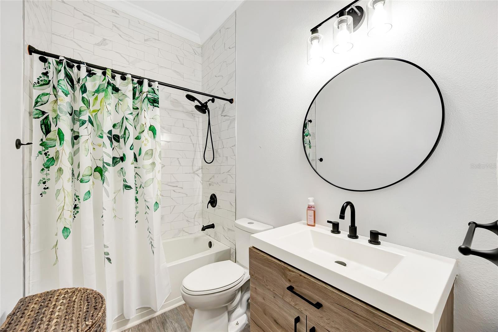 BROOKSTONE 43/47 - Residential