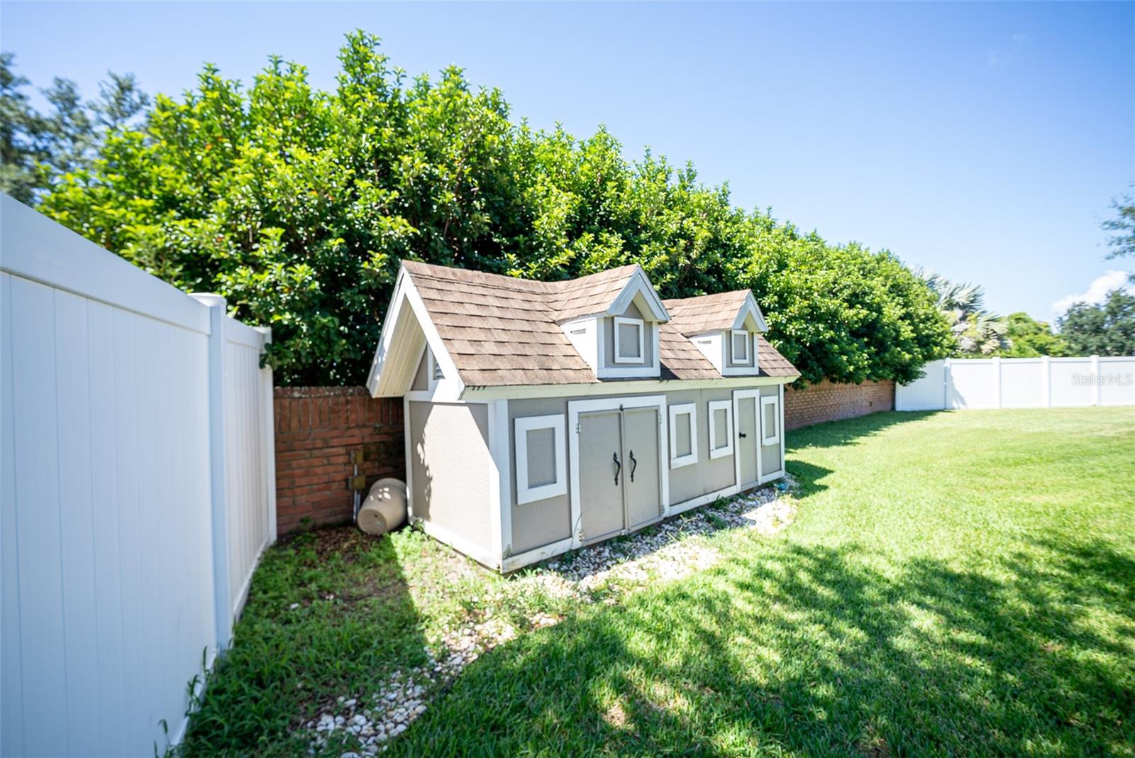 BROOKSTONE 43/47 - Residential