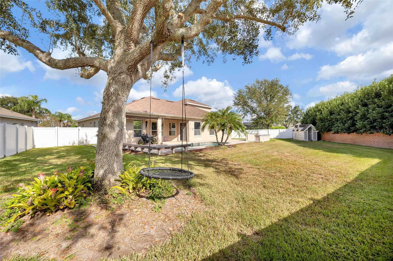 BROOKSTONE 43/47 - Residential