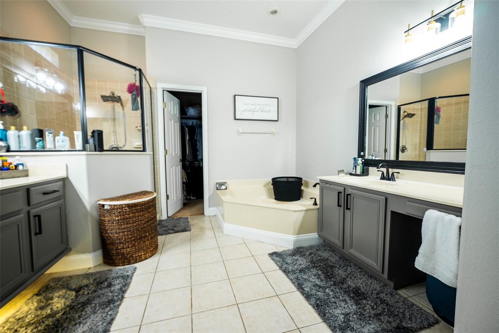 BROOKSTONE 43/47 - Residential