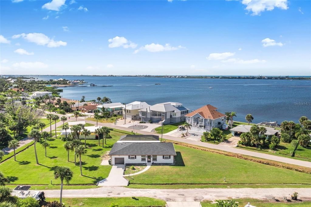 Photo of 915 Suncrest Lane, Englewood, FL 34223 (MLS # A4664610)