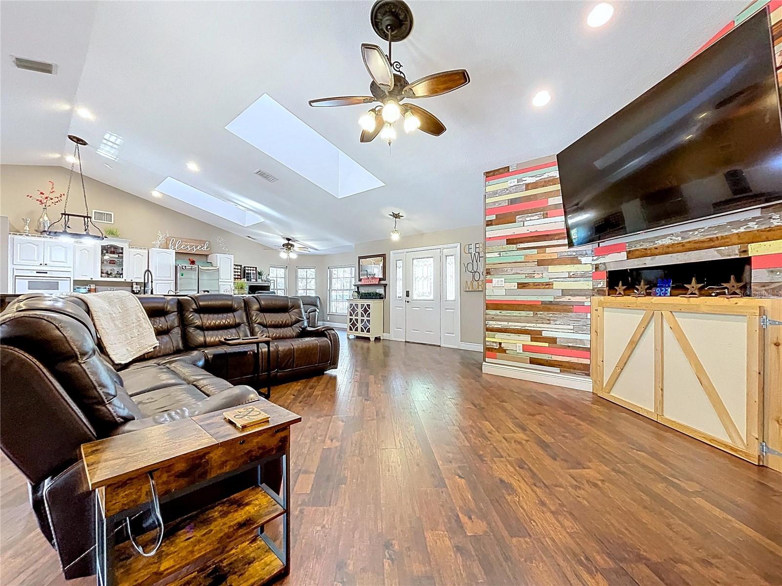 GOLDEN ACRES - Residential